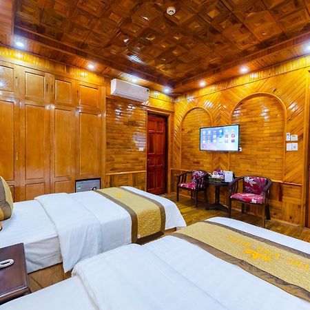 Theking Hotel Huong Gia Esterno foto