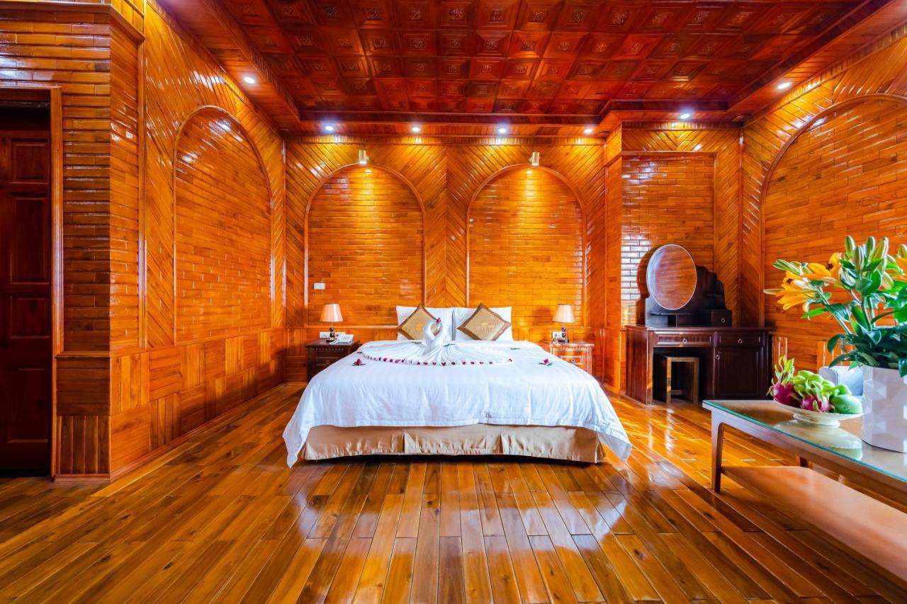 Theking Hotel Huong Gia Esterno foto