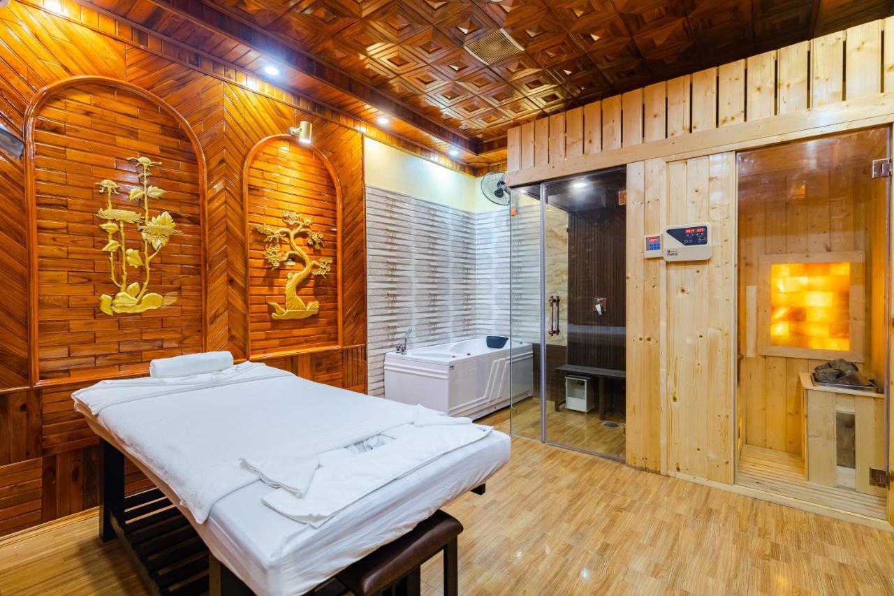 Theking Hotel Huong Gia Esterno foto