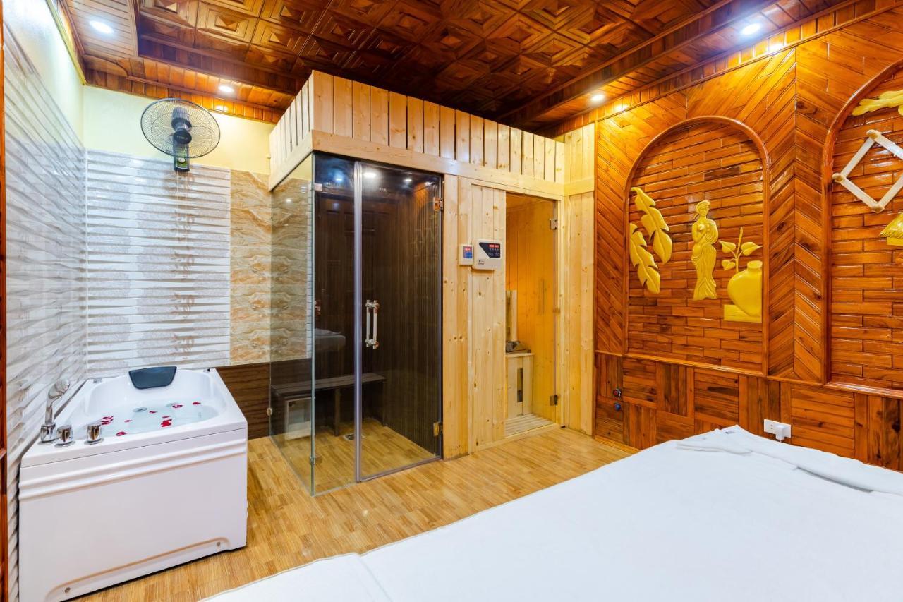 Theking Hotel Huong Gia Esterno foto