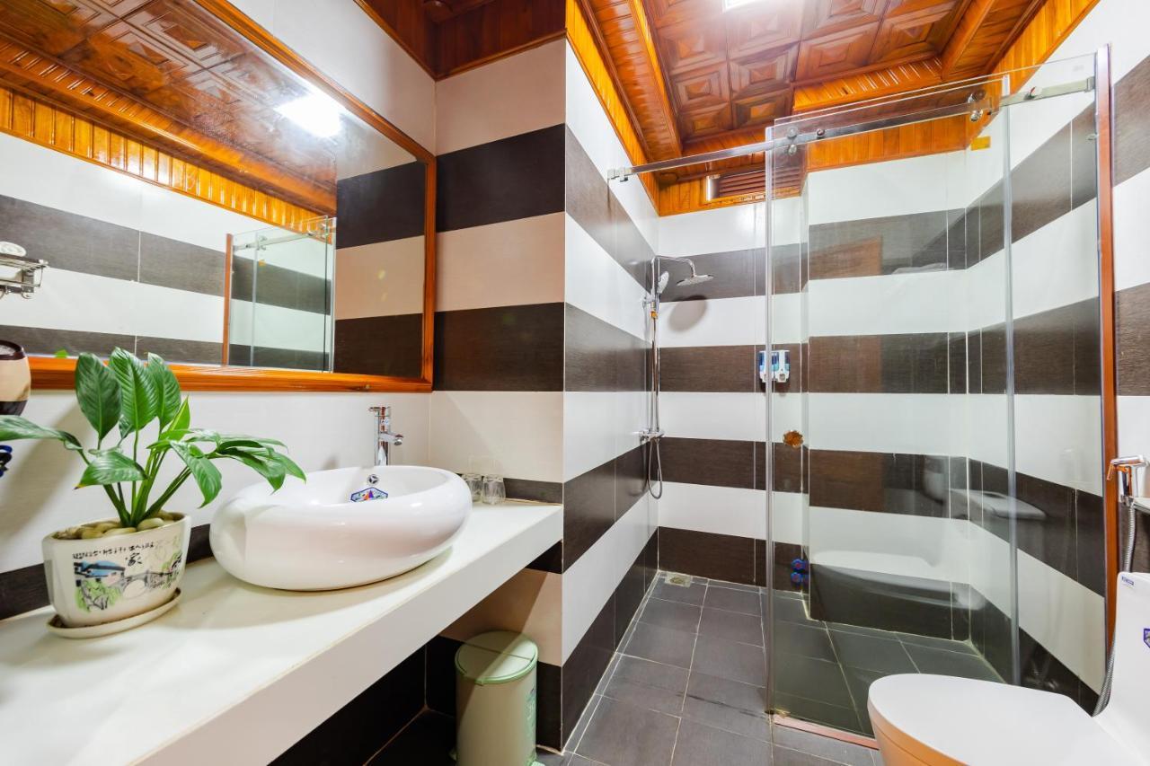 Theking Hotel Huong Gia Esterno foto